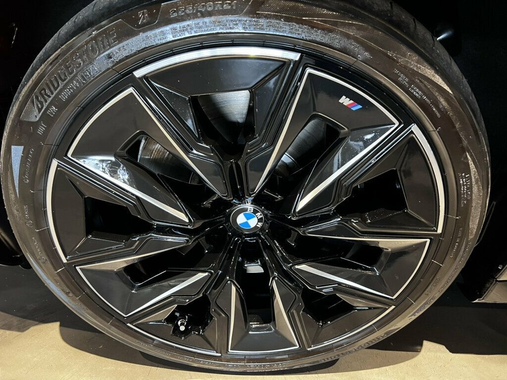 2023 BMW 7 Series 740i/MSportPkgPro/HtdSeats1st&2ndRow/SkyLounge/Bower&Wilkins - 23075478 - 33