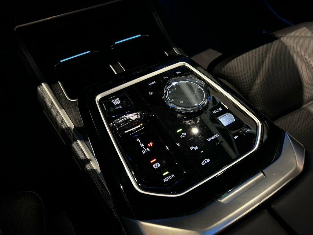 2023 BMW 7 Series 740i/MSportPkgPro/HtdSeats1st&2ndRow/SkyLounge/Bower&Wilkins - 23075478 - 37
