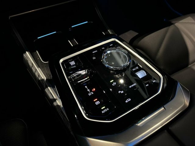 2023 BMW 7 Series 740i/MSportPkgPro/HtdSeats1st&2ndRow/SkyLounge/Bower&Wilkins - 23075478 - 37