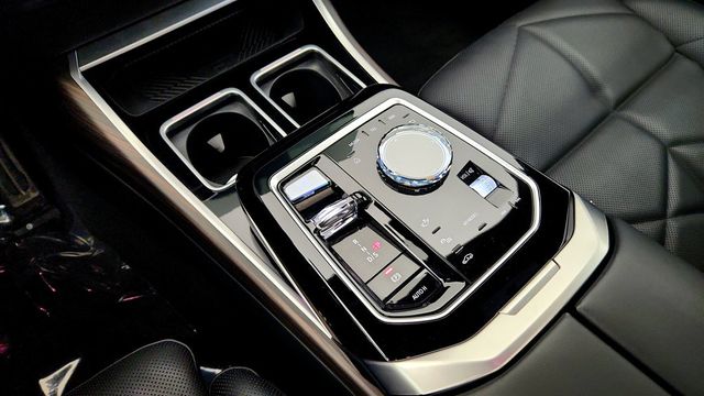 2023 BMW 7 Series 740i Sedan w/ 21’’ Wheels, M Sport Pro Pkg & Parking Assistance - 23035169 - 15