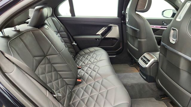2023 BMW 7 Series 740i Sedan w/ 21’’ Wheels, M Sport Pro Pkg & Parking Assistance - 23035169 - 22