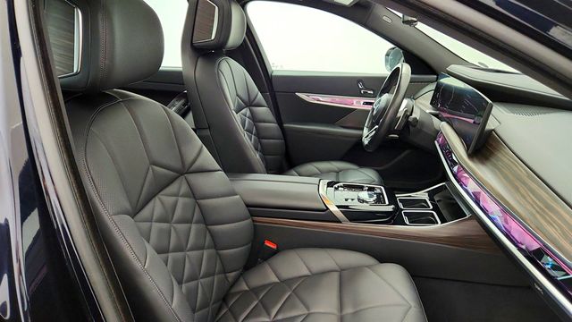 2023 BMW 7 Series 740i Sedan w/ 21’’ Wheels, M Sport Pro Pkg & Parking Assistance - 23035169 - 23