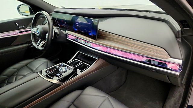 2023 BMW 7 Series 740i Sedan w/ 21’’ Wheels, M Sport Pro Pkg & Parking Assistance - 23035169 - 24