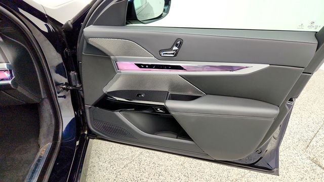 2023 BMW 7 Series 740i Sedan w/ 21’’ Wheels, M Sport Pro Pkg & Parking Assistance - 23035169 - 25