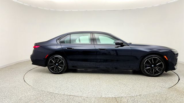 2023 BMW 7 Series 740i Sedan w/ 21’’ Wheels, M Sport Pro Pkg & Parking Assistance - 23035169 - 3