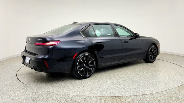 2023 BMW 7 Series 740i Sedan w/ 21’’ Wheels, M Sport Pro Pkg & Parking Assistance - 23035169 - 4