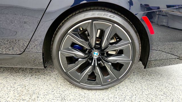 2023 BMW 7 Series 740i Sedan w/ 21’’ Wheels, M Sport Pro Pkg & Parking Assistance - 23035169 - 8