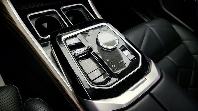 2023 BMW 7 Series 740i with Automatic Doors, 21'' Wheels & Parking Assistance Pkg - 22942769 - 15