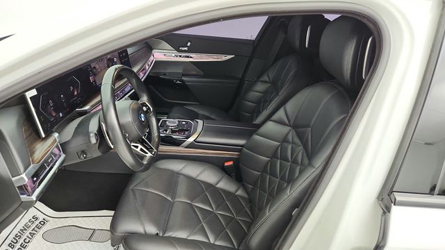 2023 BMW 7 Series 740i with Automatic Doors, 21'' Wheels & Parking Assistance Pkg - 22942769 - 19