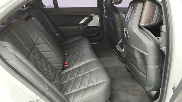 2023 BMW 7 Series 740i with Automatic Doors, 21'' Wheels & Parking Assistance Pkg - 22942769 - 22