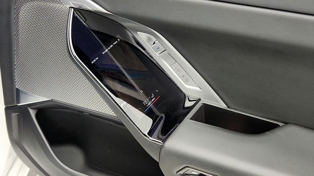 2023 BMW 7 Series 740i with Automatic Doors, 21'' Wheels & Parking Assistance Pkg - 22942769 - 24