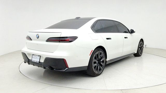 2023 BMW 7 Series 740i with Automatic Doors, 21'' Wheels & Parking Assistance Pkg - 22942769 - 4