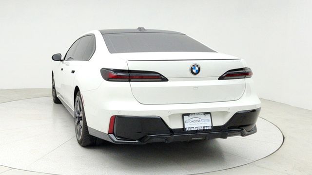 2023 BMW 7 Series 740i with Automatic Doors, 21'' Wheels & Parking Assistance Pkg - 22942769 - 5