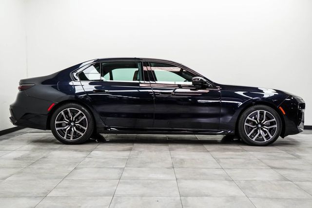 2023 BMW 7 Series 760i xDrive - 23026361 - 9
