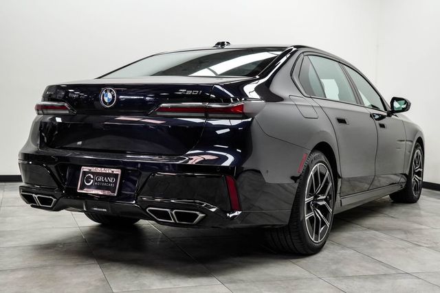 2023 BMW 7 Series 760i xDrive - 23026361 - 11
