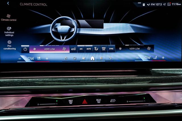 2023 BMW 7 Series 760i xDrive - 23026361 - 29