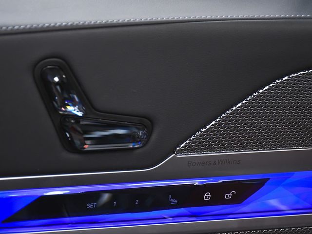 2023 BMW 7 Series 760i xDrive - 23011159 - 10