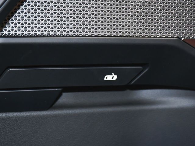 2023 BMW 7 Series 760i xDrive - 23011159 - 16