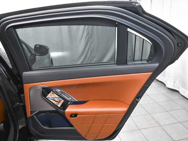 2023 BMW 7 Series 760i xDrive - 23011159 - 17