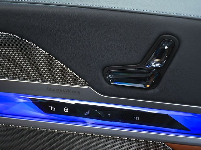 2023 BMW 7 Series 760i xDrive - 23011159 - 21