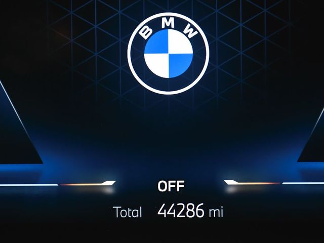 2023 BMW 7 Series 760i xDrive - 23011159 - 28