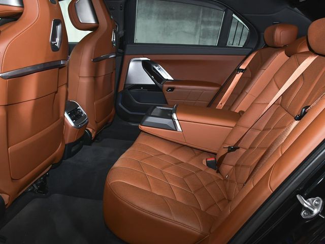 2023 BMW 7 Series 760i xDrive - 23011159 - 57