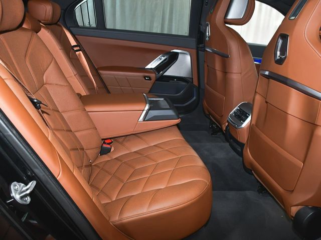 2023 BMW 7 Series 760i xDrive - 23011159 - 61