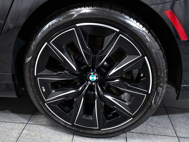 2023 BMW 7 Series 760i xDrive - 23011159 - 7