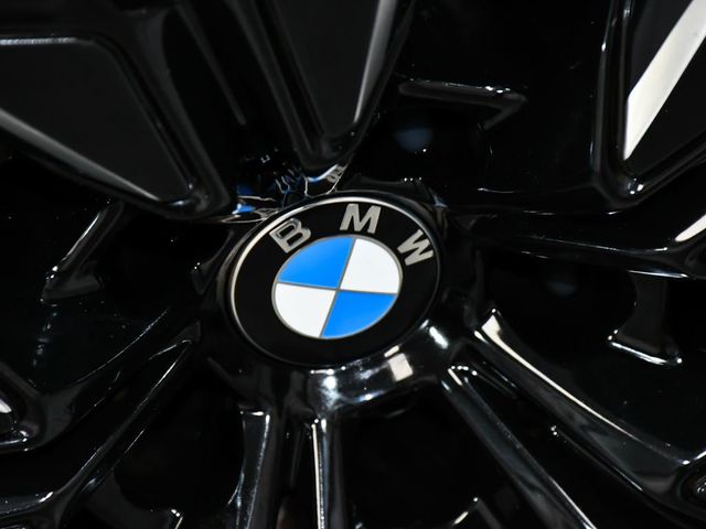 2023 BMW 7 Series 760i xDrive - 23011159 - 92
