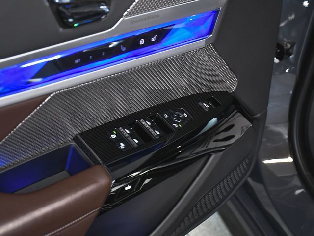 2023 BMW 7 Series 760i xDrive - 23011172 - 9