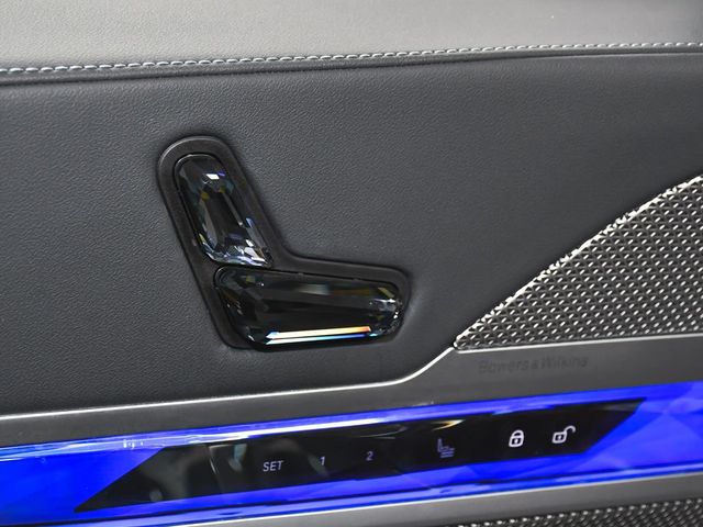 2023 BMW 7 Series 760i xDrive - 23011172 - 10