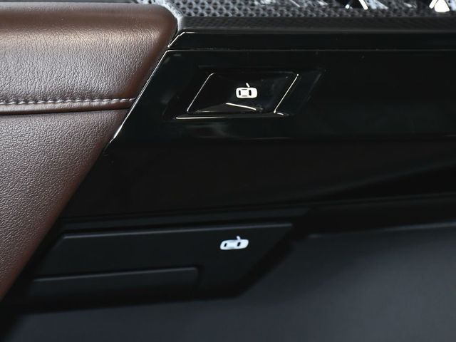 2023 BMW 7 Series 760i xDrive - 23011172 - 11