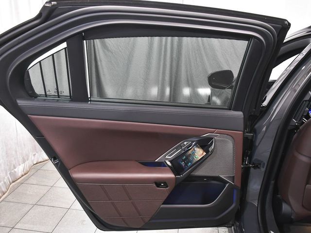 2023 BMW 7 Series 760i xDrive - 23011172 - 14