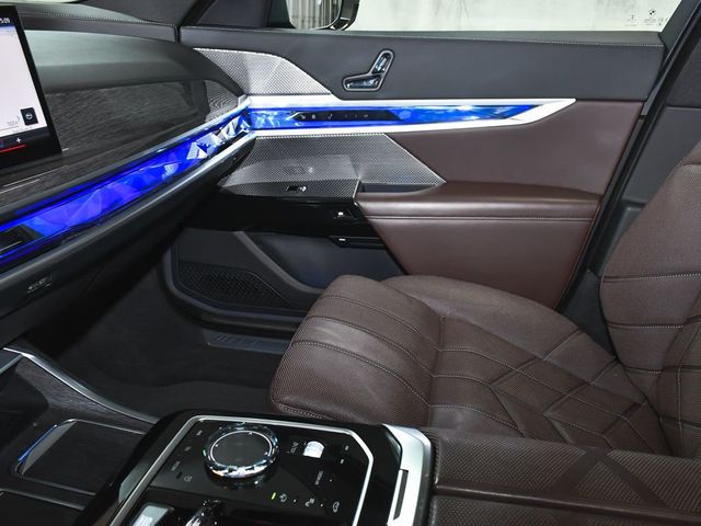 2023 BMW 7 Series 760i xDrive - 23011172 - 54