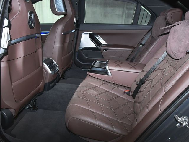 2023 BMW 7 Series 760i xDrive - 23011172 - 59