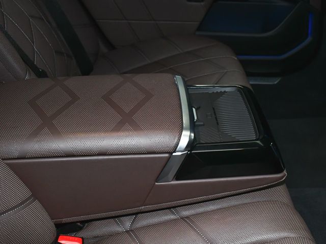 2023 BMW 7 Series 760i xDrive - 23011172 - 61