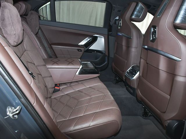 2023 BMW 7 Series 760i xDrive - 23011172 - 63