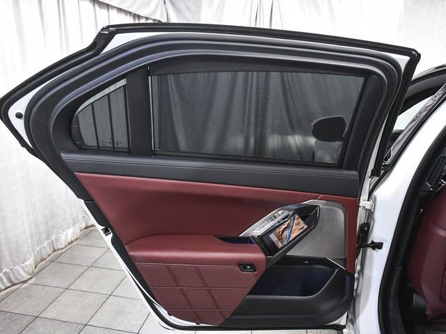2023 BMW 7 Series 760i xDrive - 23048015 - 13