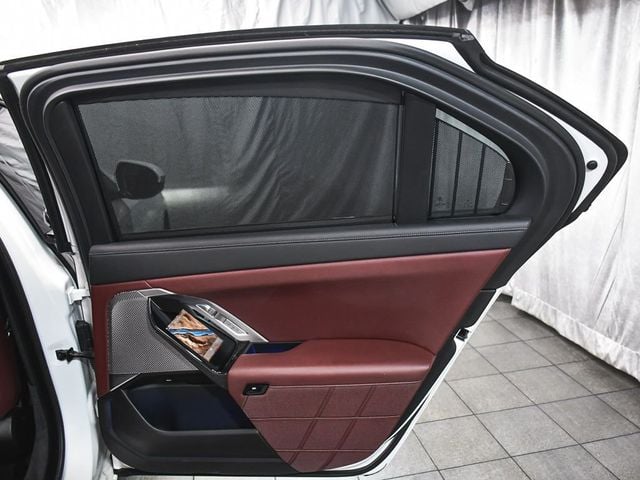 2023 BMW 7 Series 760i xDrive - 23048015 - 18