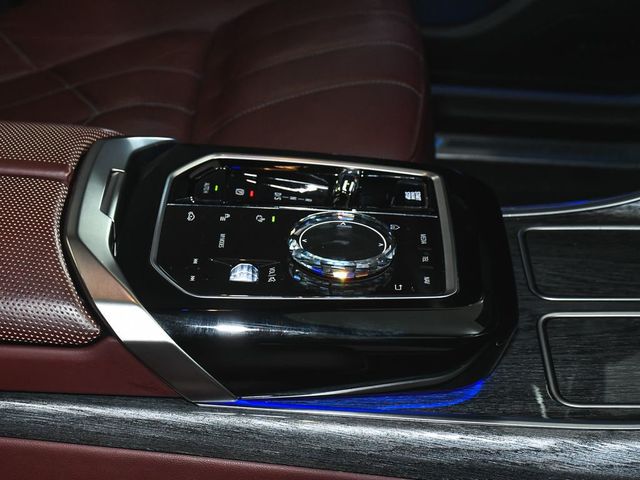 2023 BMW 7 Series 760i xDrive - 23048015 - 77