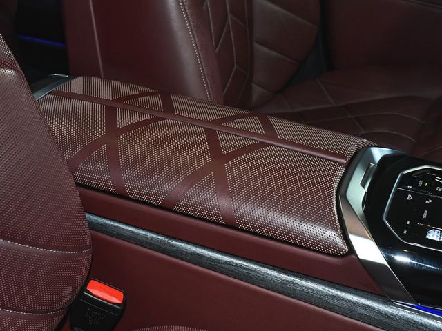 2023 BMW 7 Series 760i xDrive - 23048015 - 78