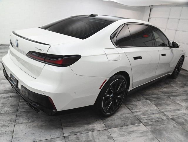 2023 BMW 7 Series 760i xDrive - 22975464 - 5