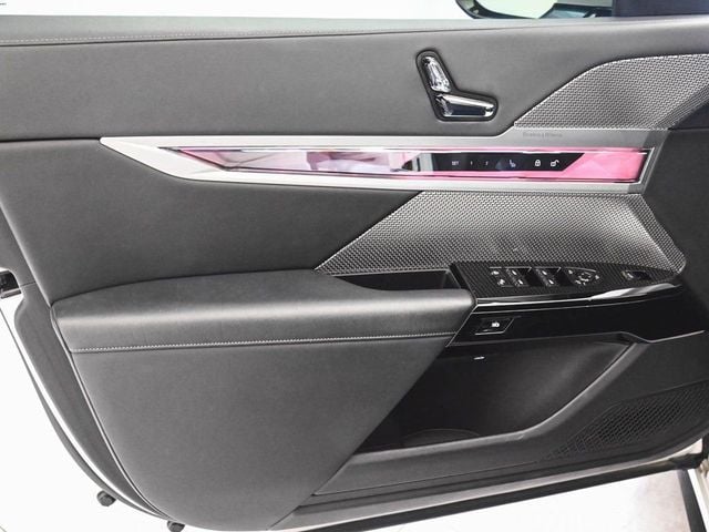 2023 BMW 7 Series 760i xDrive - 22975464 - 7