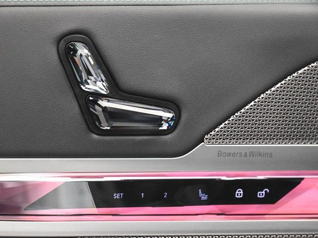 2023 BMW 7 Series 760i xDrive - 22975464 - 8