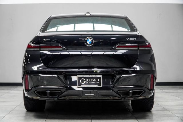 2023 BMW 7 Series 760i xDrive - 23016346 - 13