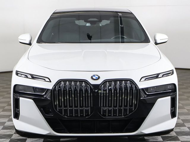 2023 BMW 7 Series 760i xDrive - 22969787 - 13