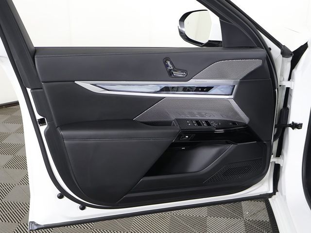 2023 BMW 7 Series 760i xDrive - 22969787 - 25