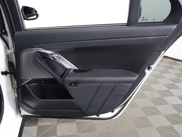 2023 BMW 7 Series 760i xDrive - 22969787 - 28