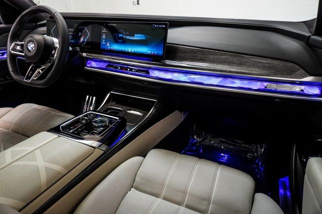 2023 BMW 7 Series 760i xDrive - 22935694 - 14
