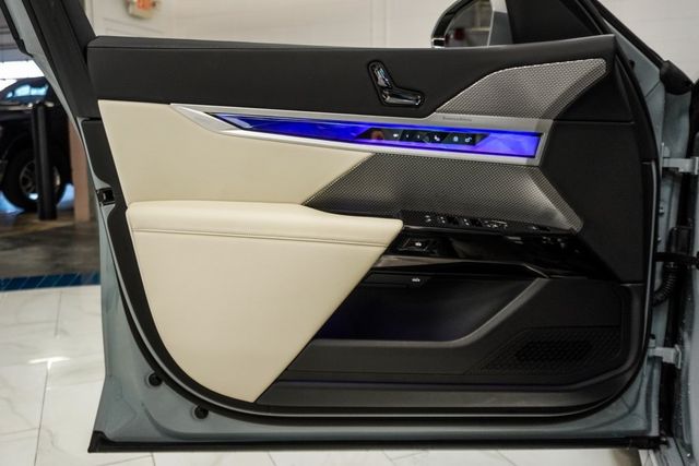 2023 BMW 7 Series 760i xDrive - 22935694 - 24